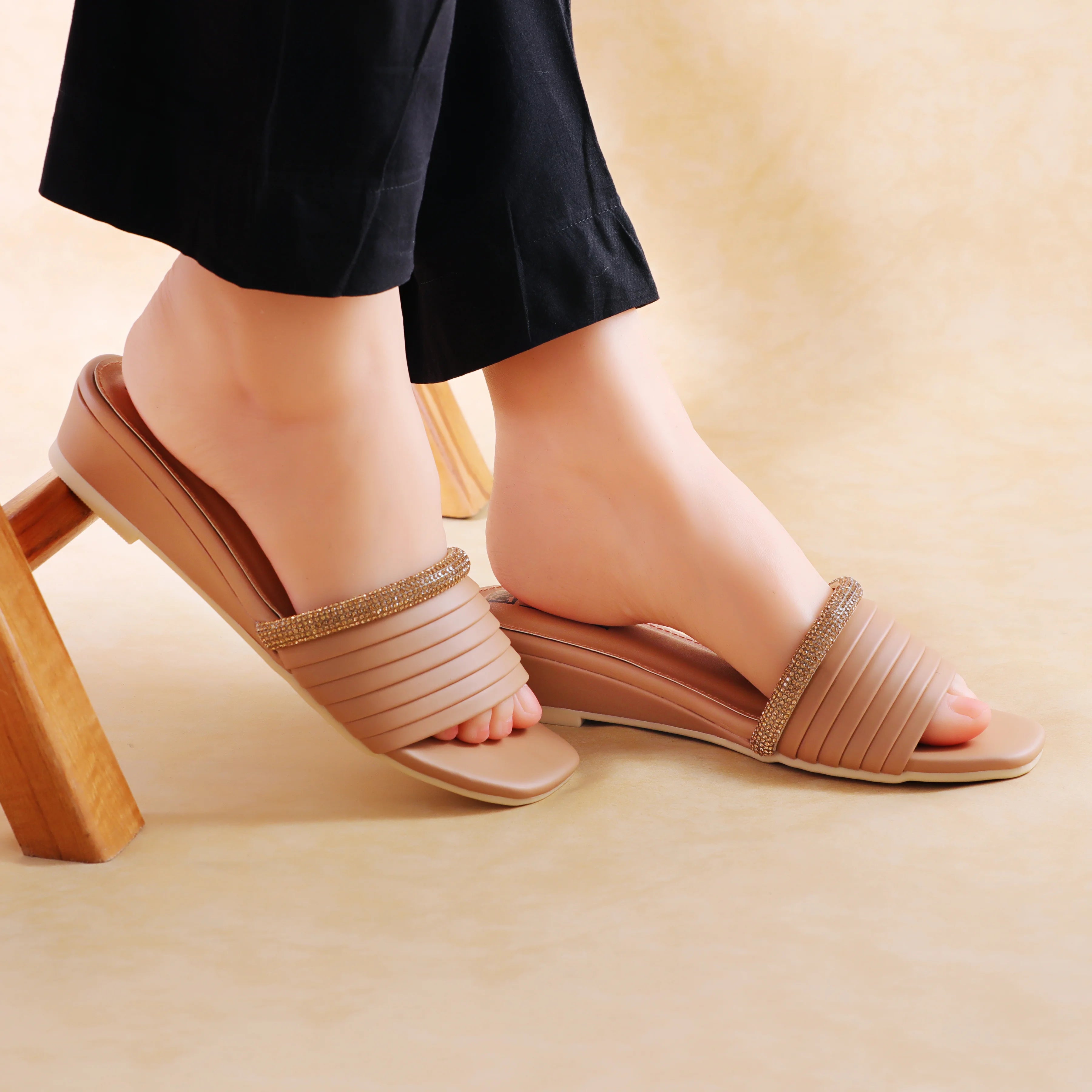 Bronti Beige Women Slippers – TAAL STORE