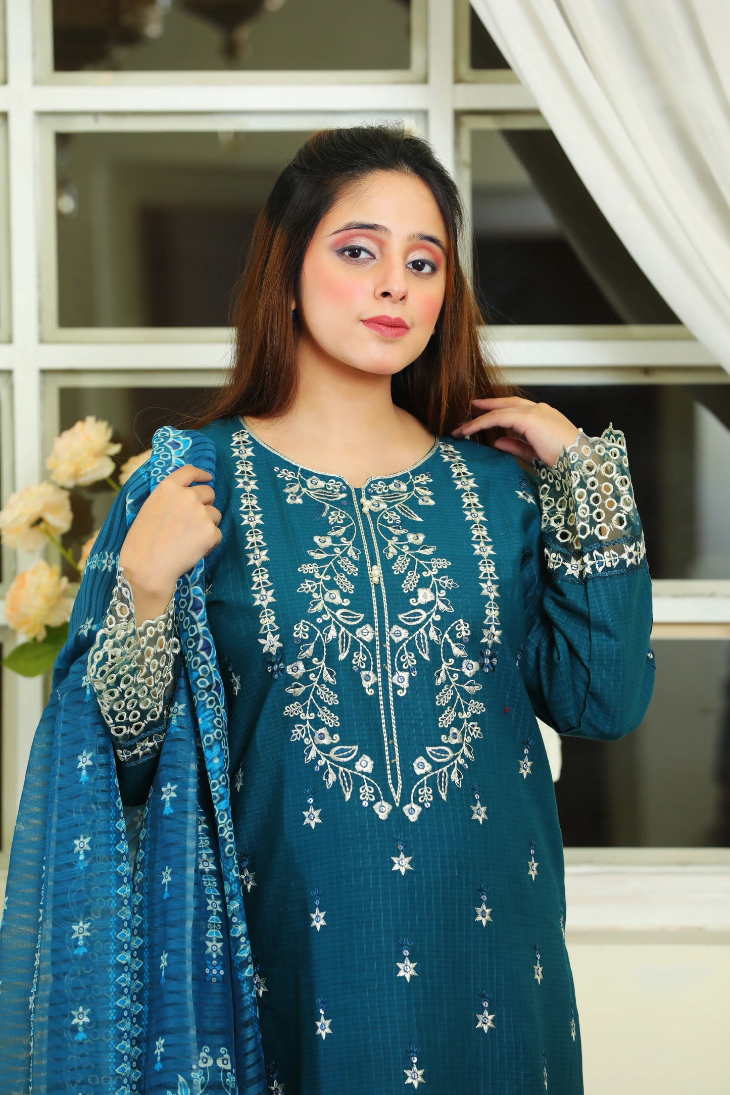 Ofeliya Zinc Embroidered 3Pcs